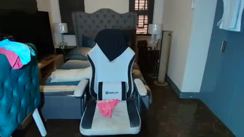 greta_v online show from September 13, 7:14 am