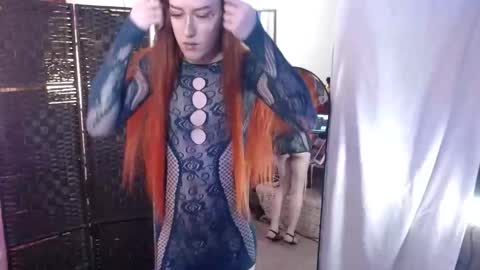 halovalentine online show from November 17, 1:16 am