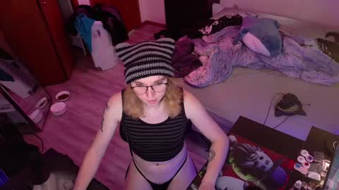 Hayley online show from April 8, 1:18 am