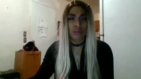 Snapshot of hihheelstranny chatting on January 10, 6:31 am hihheelstranny online show from January 10, 6:31 am