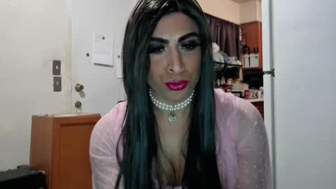 Snapshot of hihheelstranny chatting on February 15, 8:00 am hihheelstranny online show from February 15, 8:00 am