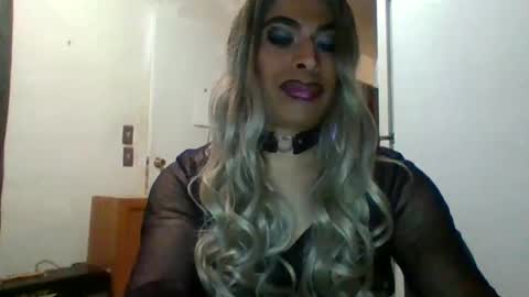 Snapshot of hihheelstranny chatting on October 26, 11:17 am hihheelstranny online show from October 26, 11:17 am