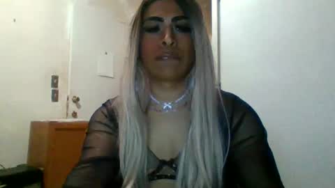 Snapshot of hihheelstranny chatting on November 1, 9:17 am hihheelstranny online show from November 1, 9:17 am