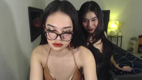 hoe_freesia online show from May 15, 7:55 pm