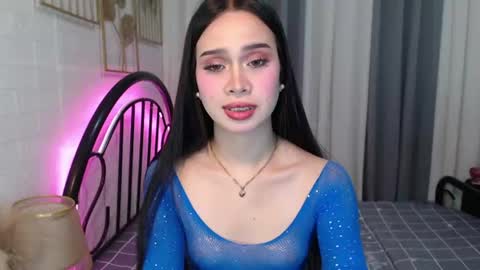 hoelymolly online show from June 11, 2:53 am