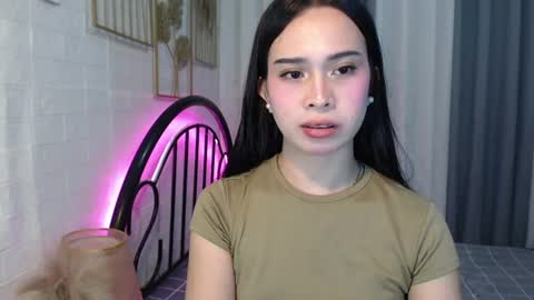hoelymolly online show from June 22, 3:25 am