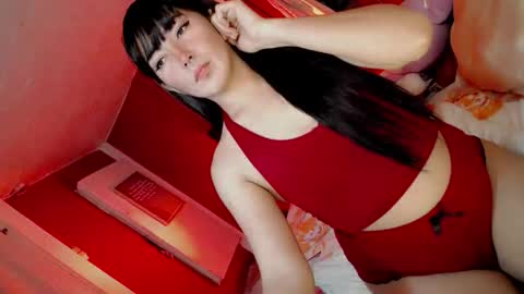 its me CLAUDIA online show from April 1, 2:03 pm