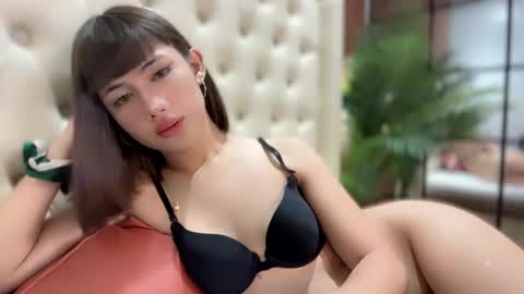 hottie_carlinexx online show from December 16, 5:34 am