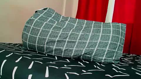 Snapshot of hotzeadyy02 chatting on October 4, 3:29 am zeady online show from October 4, 3:29 am