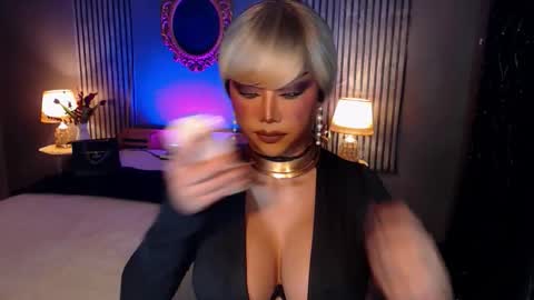 Christine online show from October 30, 8:35 am