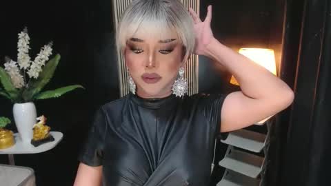 Christine online show from April 27, 1:37 am