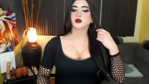 MsLovely online show from April 6, 1:33 pm