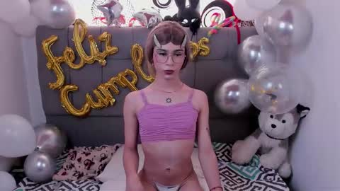 Snapshot of ibiza_cami chatting on October 2, 9:03 pm Camila online show from October 2, 9:03 pm