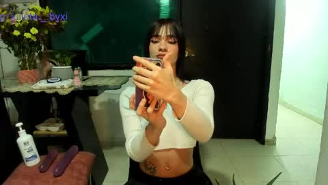 im_dorothy online show from May 6, 3:02 am