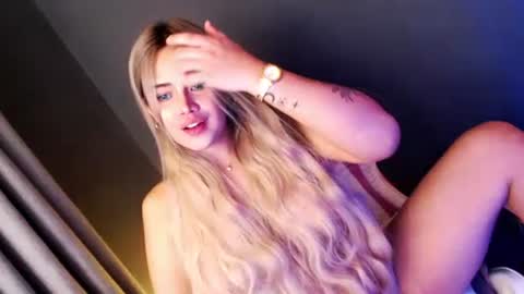 Snapshot of im_ur_nightmare chatting on January 25, 5:51 am Candy Moore online show from January 25, 5:51 am