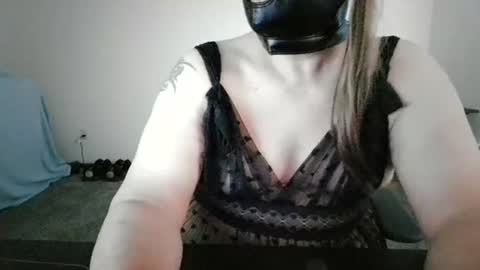 introvert5 online show from June 27, 1:54 am