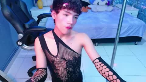 isaacnova online show from April 21, 8:37 pm