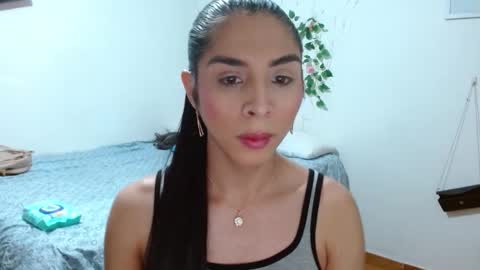 ivonne online show from March 19, 8:20 pm