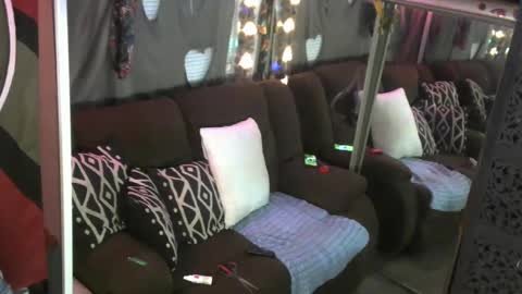 Jamie Rose Queenschild ever... online show from March 3, 4:23 am