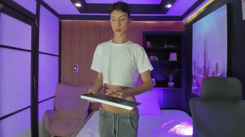 jamess_carterr_ online show from February 3, 11:20 pm