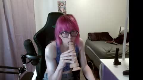 PinkyTrans online show from July 22, 8:24 pm