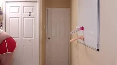 Snapshot of jenniwowza chatting on December 14, 10:56 am Jenni Peach online show from December 14, 10:56 am