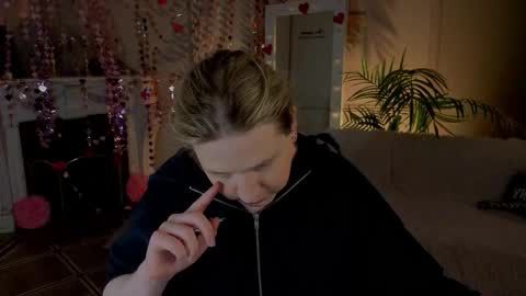 jes_solar online show from February 22, 10:56 pm