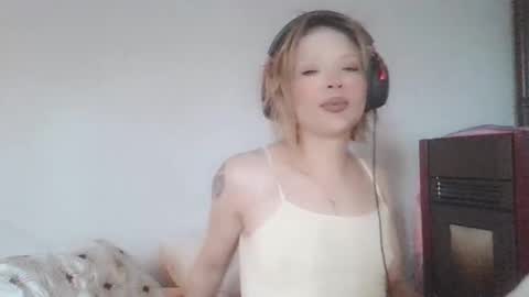 Snapshot of jhopeftw chatting on October 29, 11:52 am Anya online show from October 29, 11:52 am