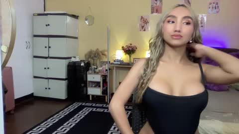 EloiseMoree online show from January 15, 8:20 am