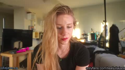 Julia Jane online show from May 6, 2:07 am
