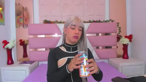 KattyJener online show from April 9, 2:46 am