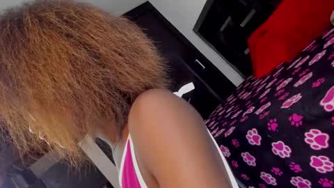 KEISY MARIANA  online show from February 5, 9:31 pm