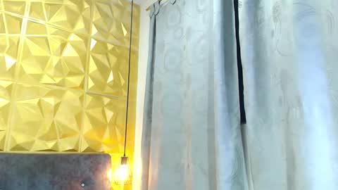 K E N D R A  online show from January 31, 8:32 am