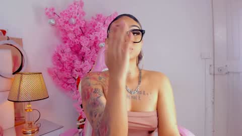 Khelany Isyy  online show from December 16, 10:03 pm