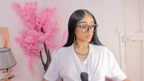 Khelany Isyy  online show from January 25, 9:35 pm