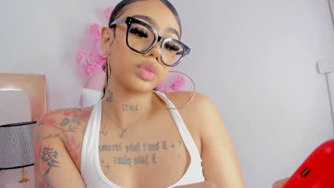 Khelany Isyy  online show from February 8, 9:15 pm