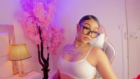 Khelany Isyy  online show from February 12, 10:49 pm