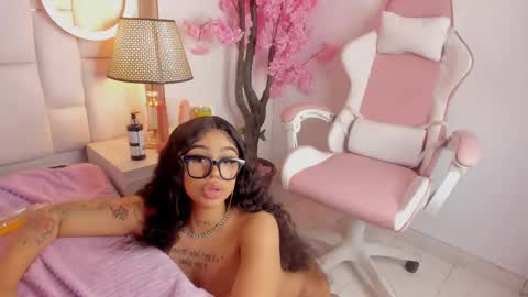 Khelany Isyy  online show from March 6, 10:22 pm