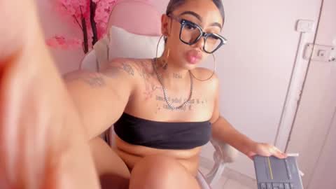 Khelany Isyy  online show from March 12, 11:54 pm