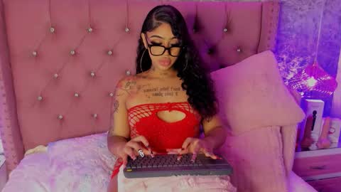 Khelany Isyy  online show from October 8, 3:57 pm