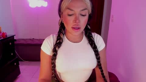 Sari bell online show from February 22, 9:26 pm