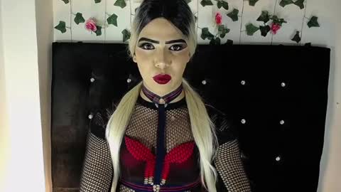 kristal_queen01 online show from April 1, 7:32 am