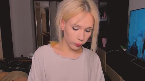 kristialsoopp online show from December 14, 9:10 pm