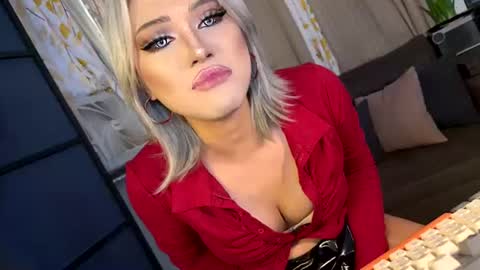 kylie online show from July 7, 11:25 am