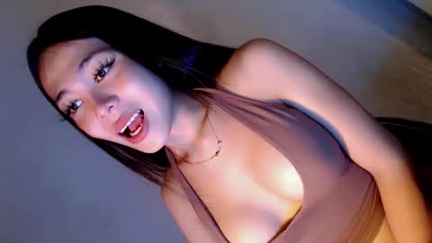 Ella online show from November 6, 2:06 pm