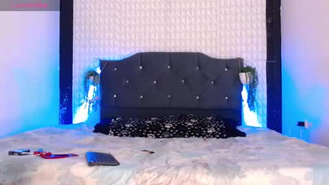 Snapshot of lara_brunette chatting on January 8, 5:37 am Lara Brunette  online show from January 8, 5:37 am