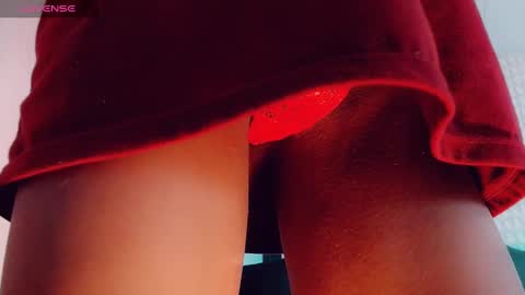 Snapshot of lara_brunette chatting on January 28, 7:21 pm Lara Brunette  online show from January 28, 7:21 pm