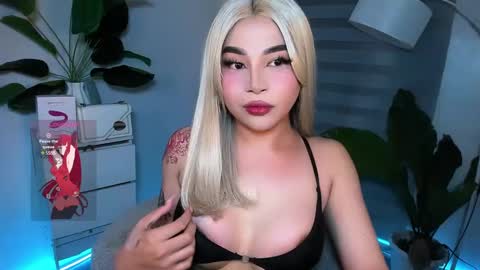 Your sweet Laura online show from March 5, 10:51 am