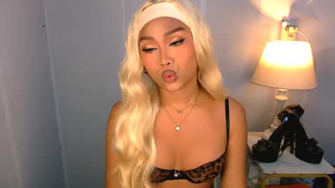 chloe3 online show from May 27, 9:50 am