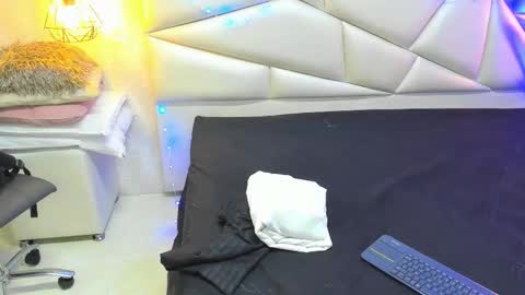 Laurent online show from December 23, 10:52 am